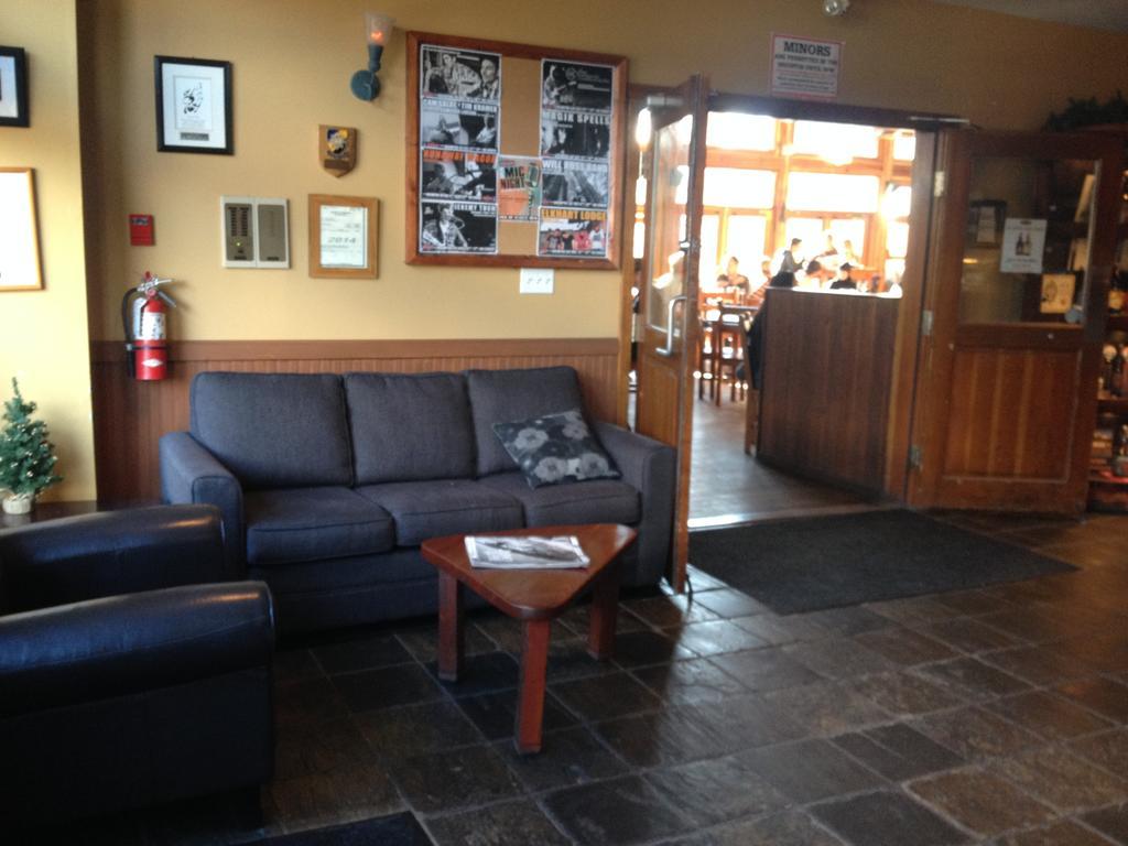 Howe Sound Inn & Brewing Company Squamish Extérieur photo