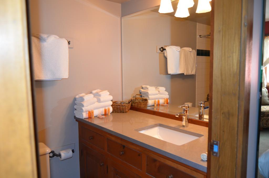 Howe Sound Inn & Brewing Company Squamish Extérieur photo