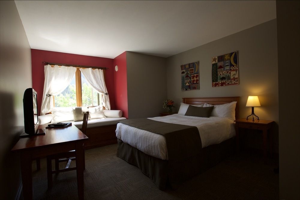 Howe Sound Inn & Brewing Company Squamish Extérieur photo