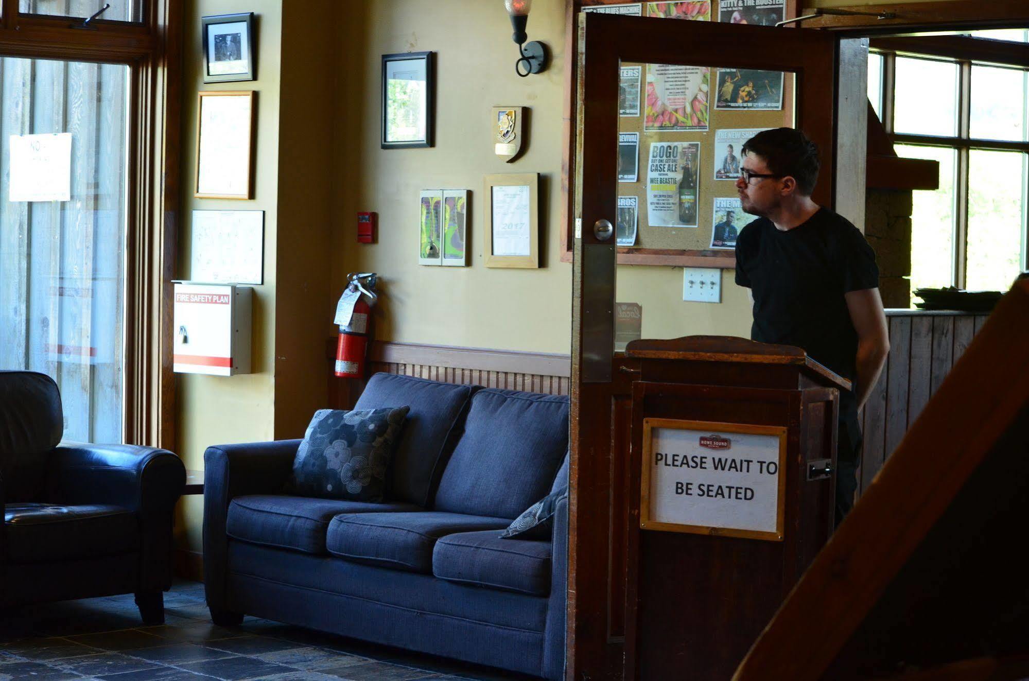Howe Sound Inn & Brewing Company Squamish Extérieur photo