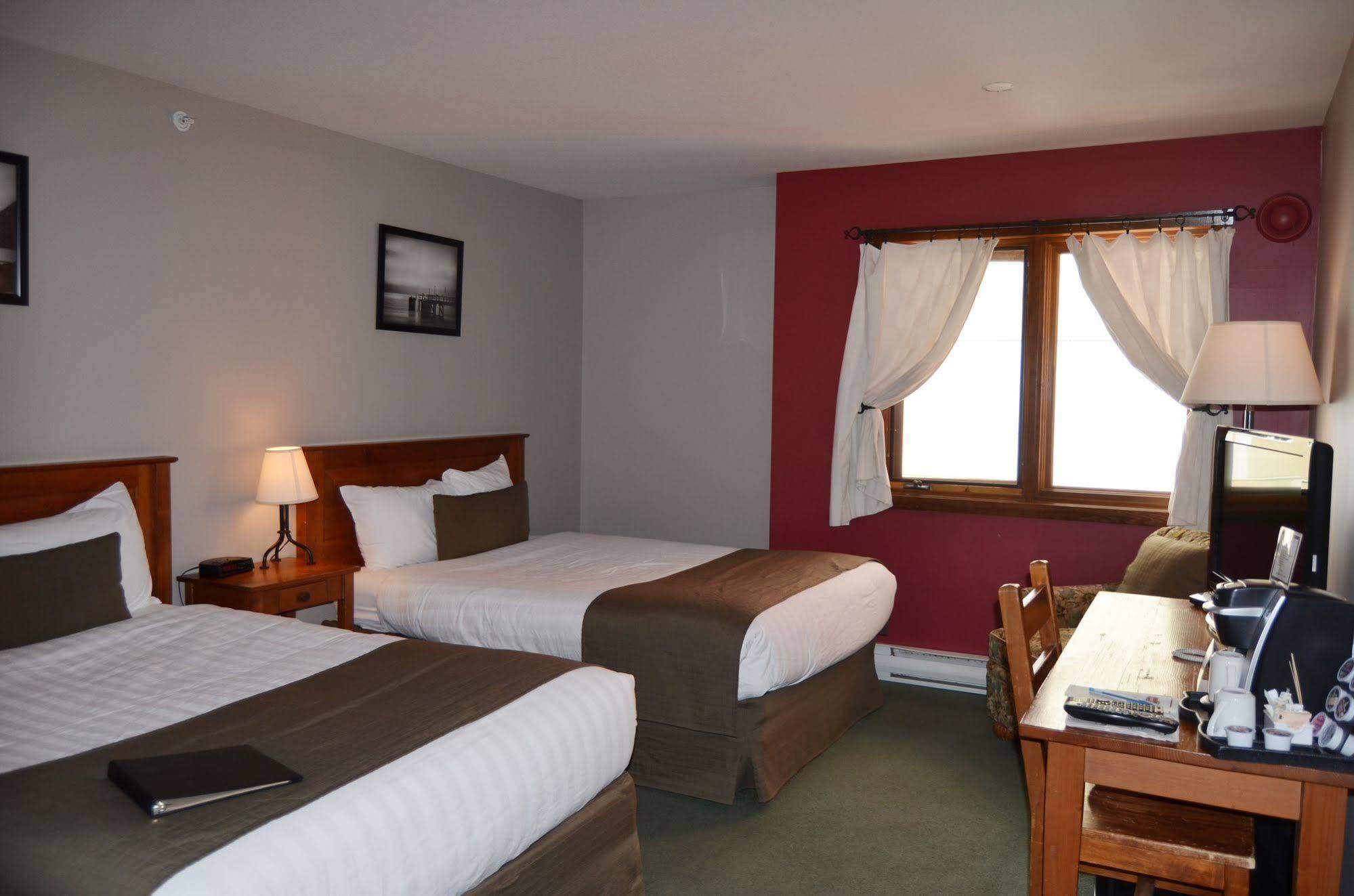 Howe Sound Inn & Brewing Company Squamish Extérieur photo