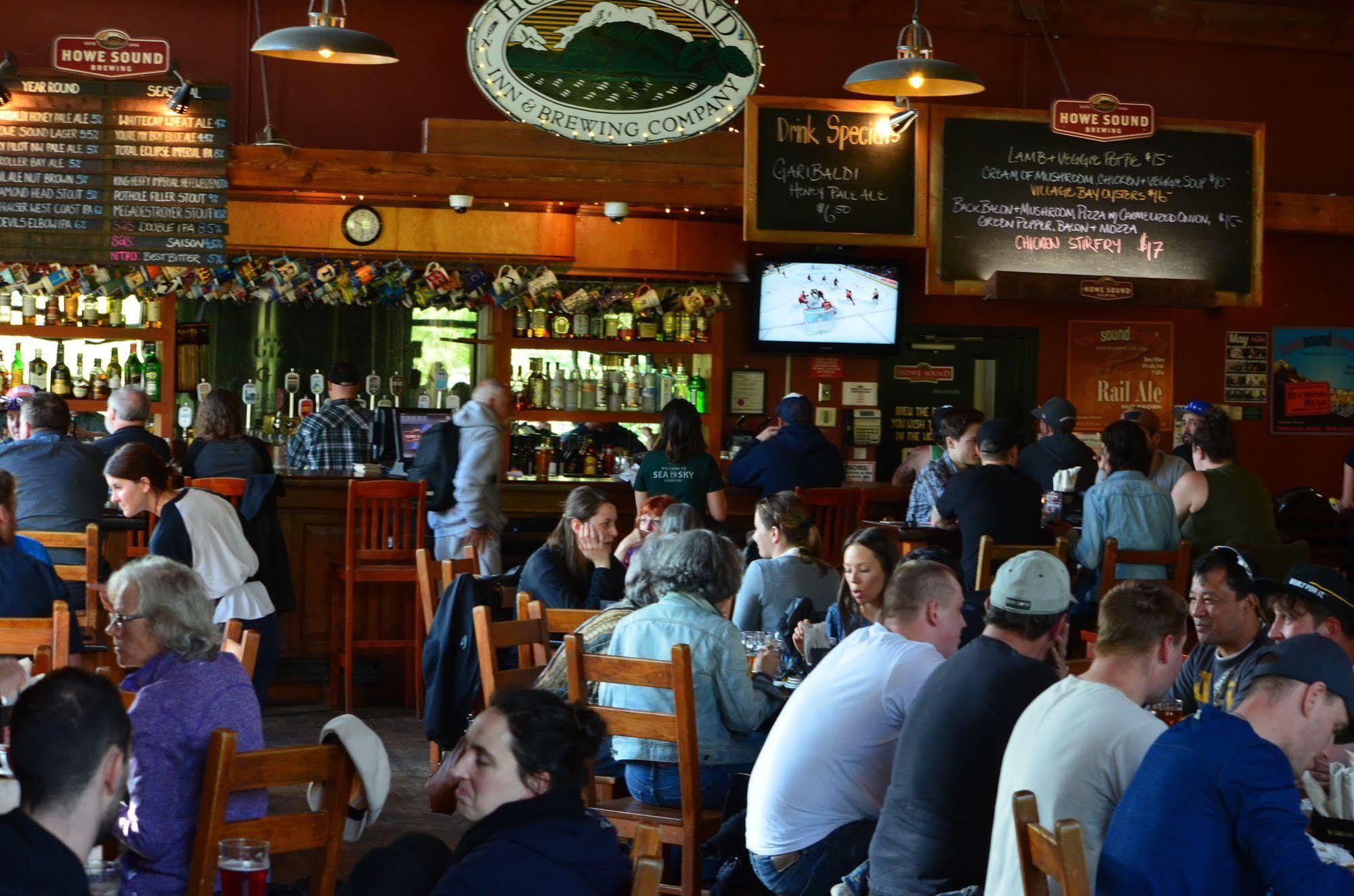 Howe Sound Inn & Brewing Company Squamish Extérieur photo