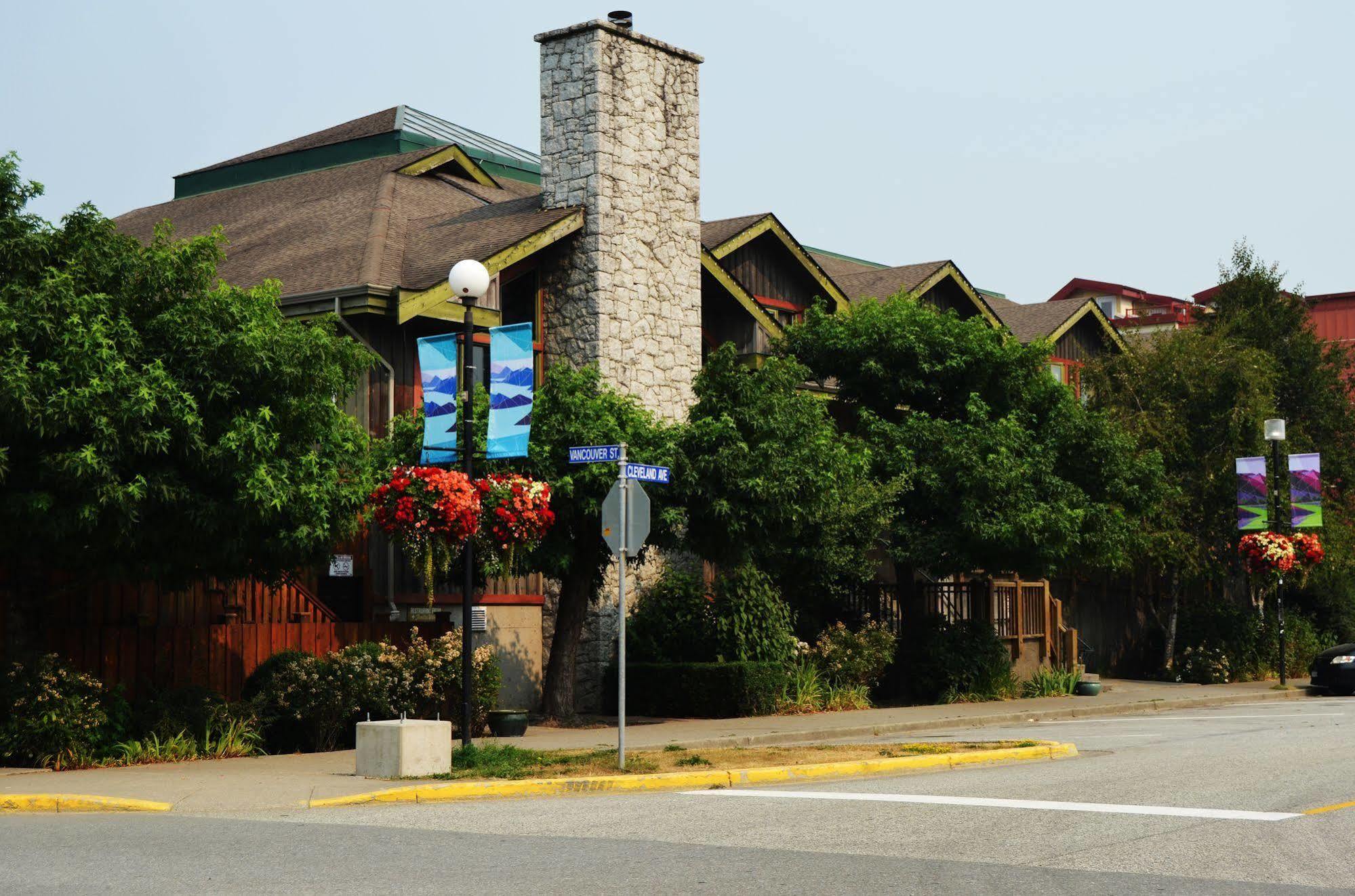 Howe Sound Inn & Brewing Company Squamish Extérieur photo